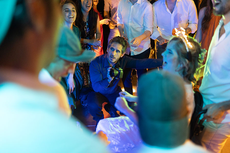 Rodriguez Mansilla Team - Juan photographing