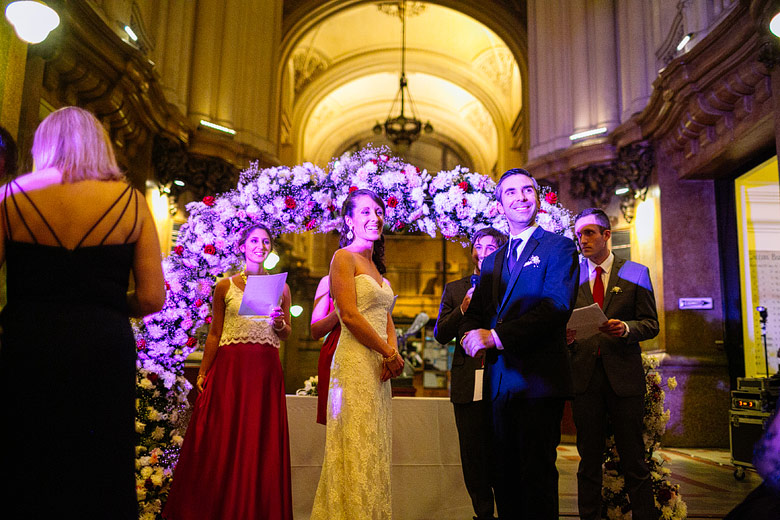 fotos espontaneas de casamientos en palacio barolo eventos