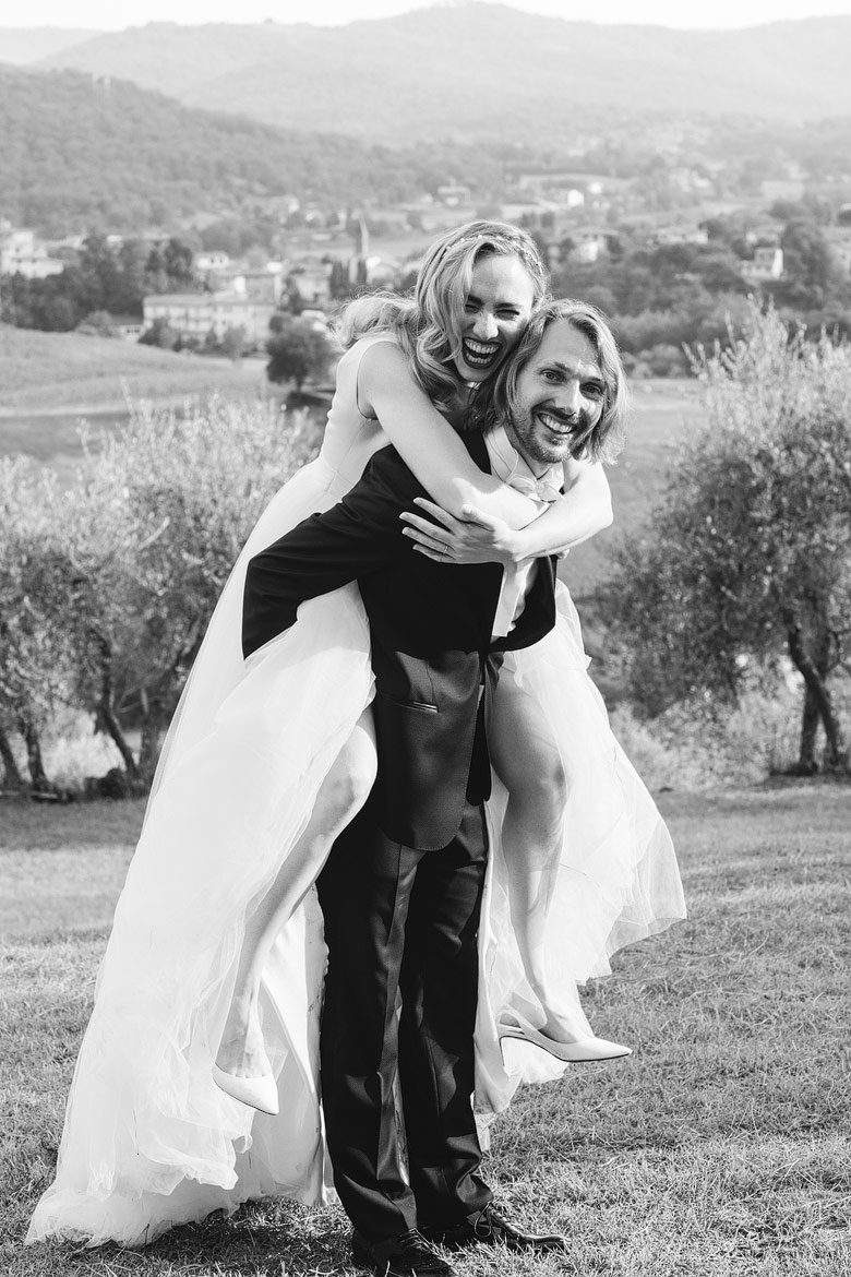 fun wedding pics italy