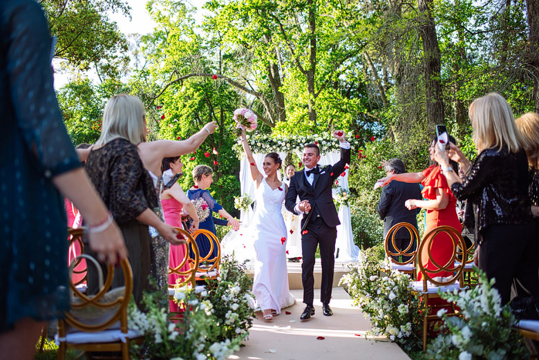 Foto de ceremonia de casamiento al aire libre en Darwin Tortugas Salón Laguna